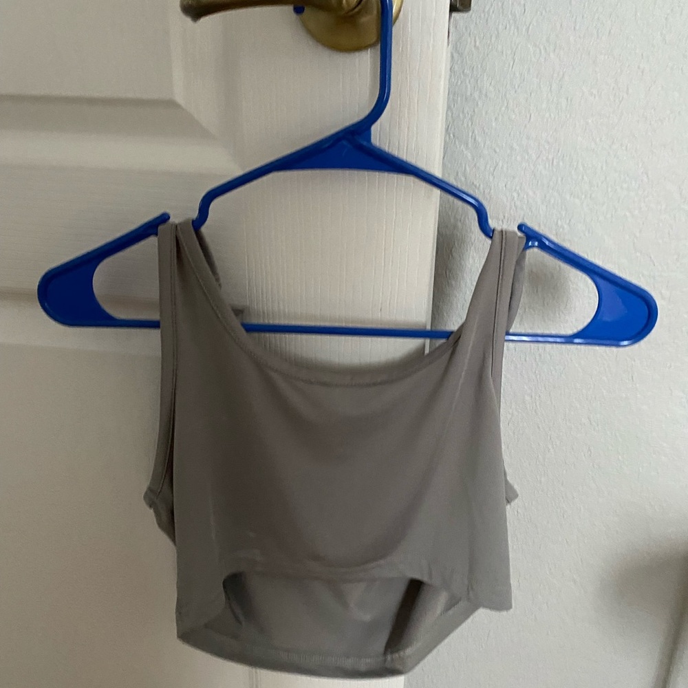 gray tank top